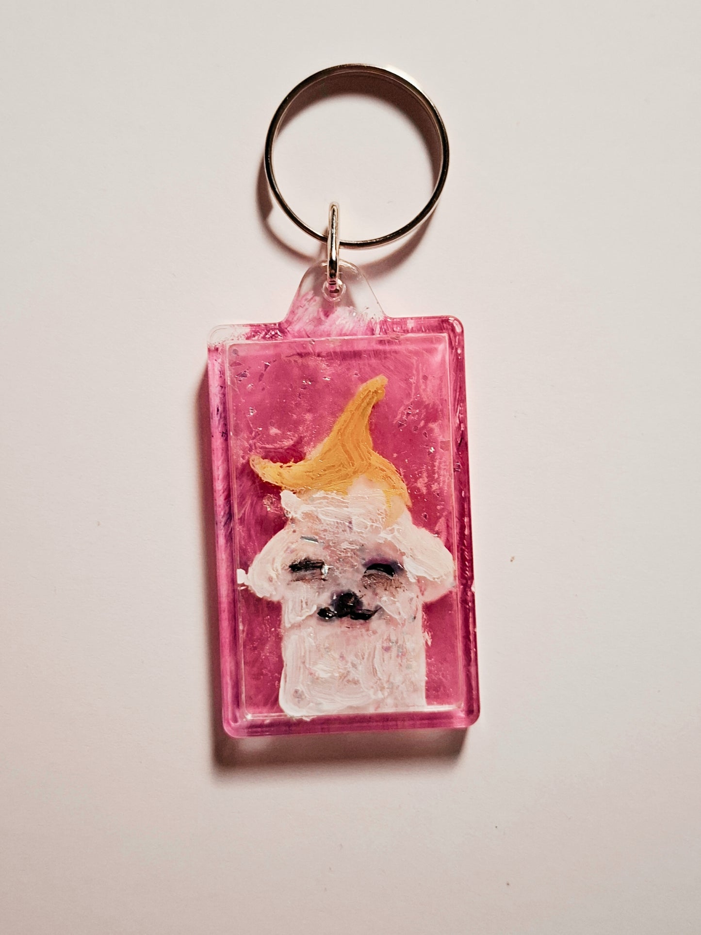 Banano kepurėlė - Rankų darbo raktų pakabutis